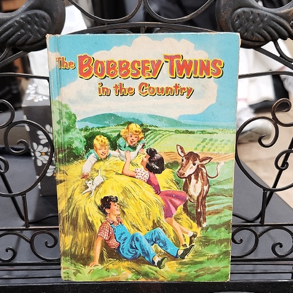 VINTAGE 1953 "THE BOBBSEY TWINS IN THE COUNTRY" HARDCOVER BOOK